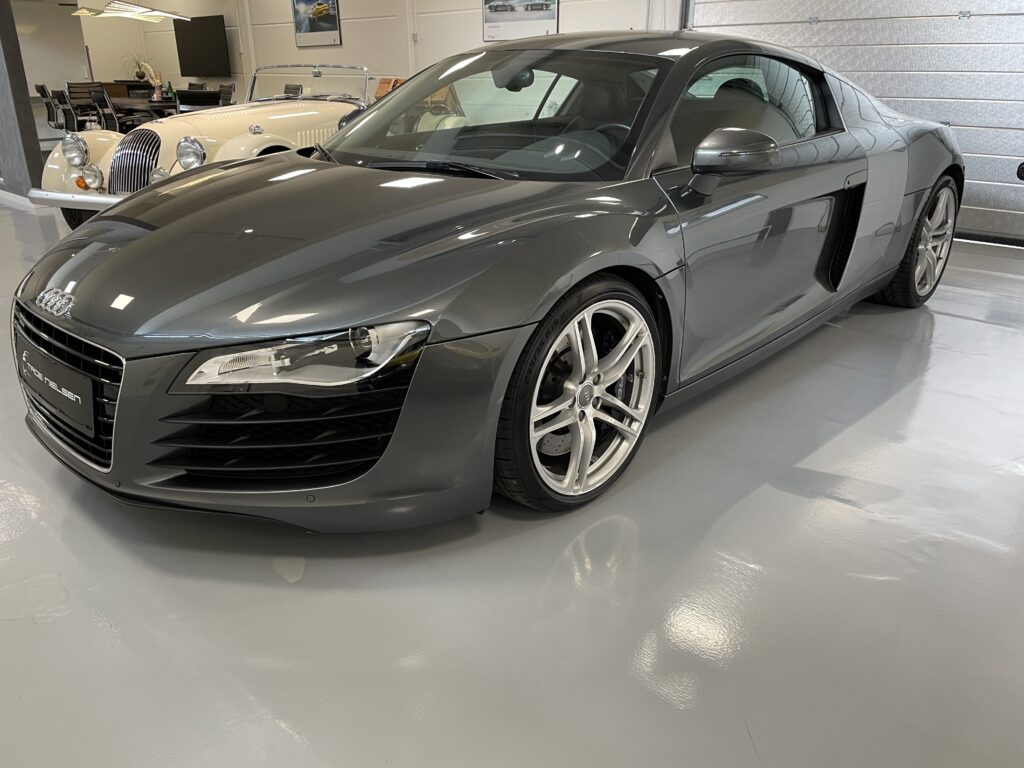 2006 Audi R8 TFSI Coupe Quattro R-tronic: Kraftfuld Køreglæde i Sølv med Kun 55.000 km